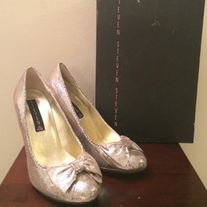 ✨NWT Steve Madden Bow Heels